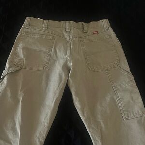 Wrangler Tan Cargo Pants for Versatile Style